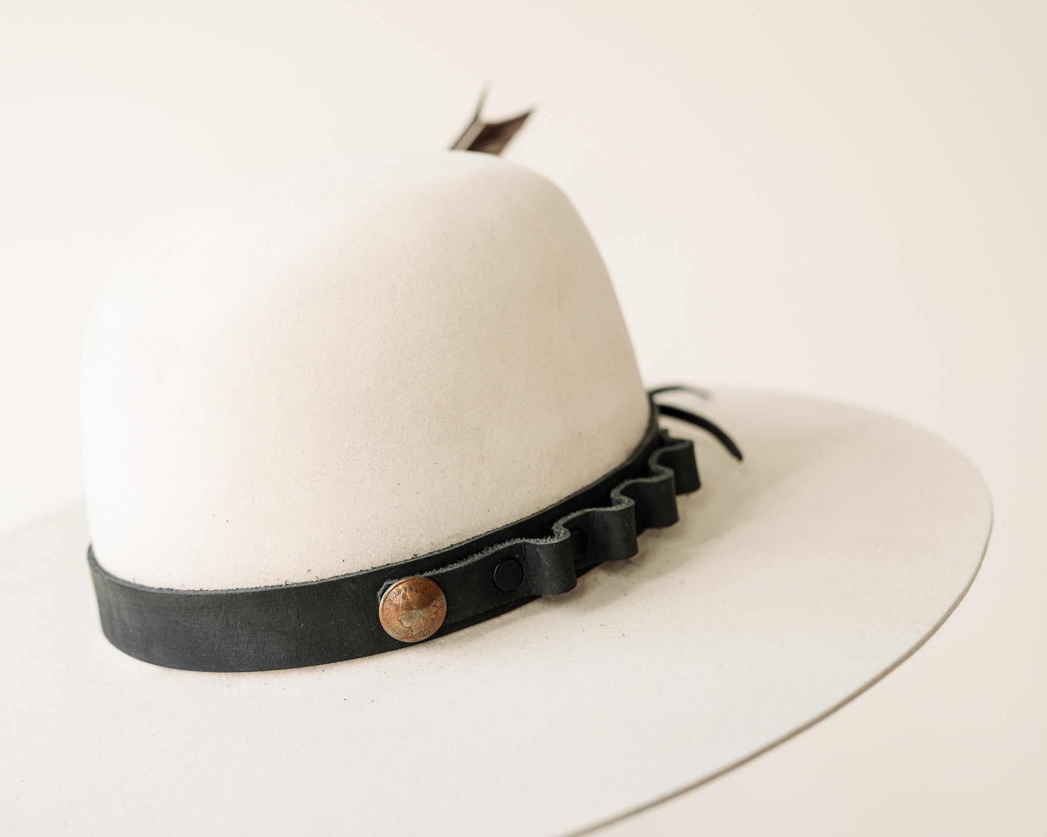 Minimalist Hat 863