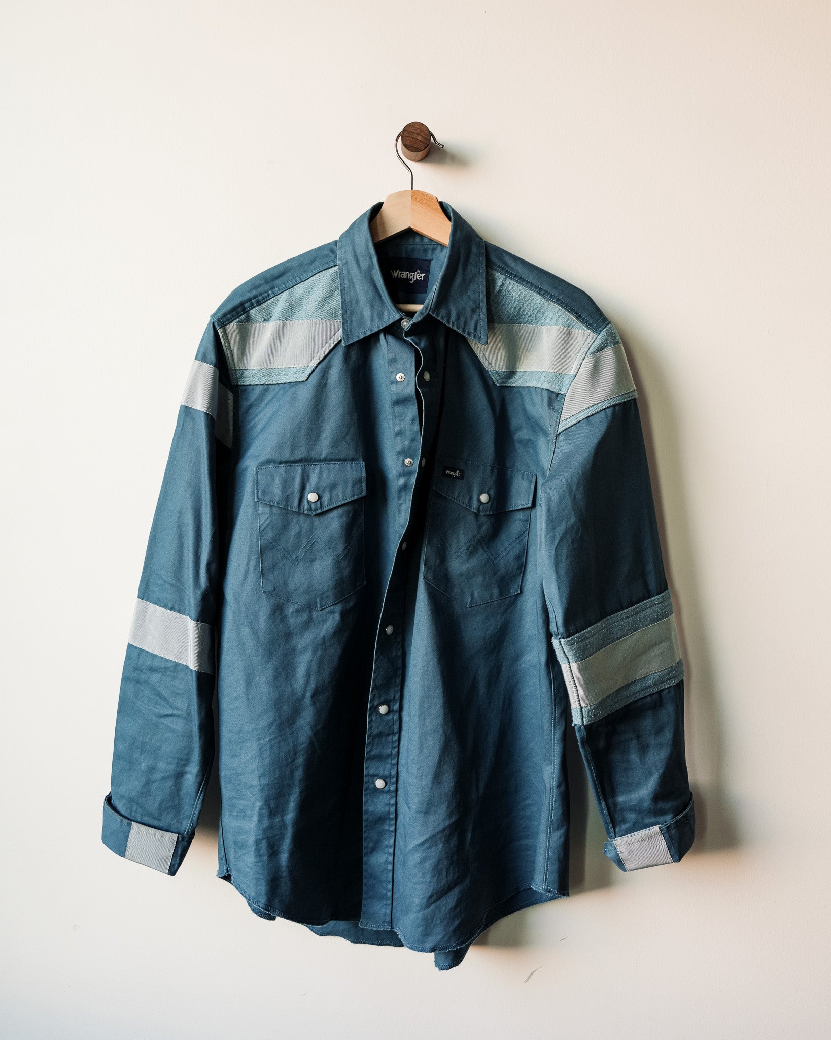 The Engraved Cloth Hand-painted Shirt 08